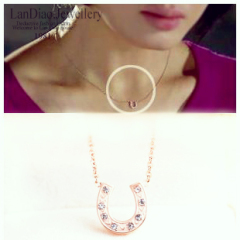 韩国时尚u形马蒂带钻玫瑰金不褪色钛钢项链锁骨链可爱2013新品