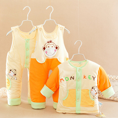 0婴儿冬装套装9新生儿衣服冬季宝宝棉衣三件套背带裤加厚1岁6个月