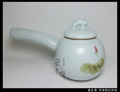 【藏茗传】台湾陶艺师 张书曜 汝窑开片 手绘荷花 侧把茶壶CH1