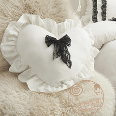 纯白黑色蕾丝 爱心 糖果抱枕女生床上靠垫可爱韩式田园礼物含芯