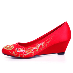 老北京布鞋坡跟绣花红色秋冬款女单鞋平底婚鞋中跟平跟新娘女鞋