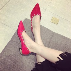 欧美风时尚2016秋季新款女鞋甜美漆皮铆钉浅口尖头低跟女单鞋红色