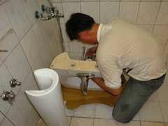 上海上门安装维修漏水自来水管  面盆 马桶 水斗  下水管道改装