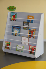 儿童绘本收纳架展示书架期刊书架儿童图书馆书架幼儿园书架绘本架