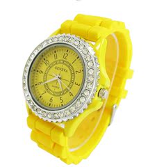 韩国热卖时尚手表男女表黄色镶钻圆盘手表硅胶表爆款