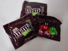 美国原版玛氏M＆M’S牛奶巧克力豆和花生巧克力豆MM豆约14克装