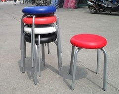 简单坚固耐用可重叠小圆椅凳面馆四脚椅凳普通办公家用红黑蓝白色