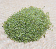 如鸿特价放量天然绿橄榄碎石摆件橄榄石小颗粒消磁水晶每斤20元