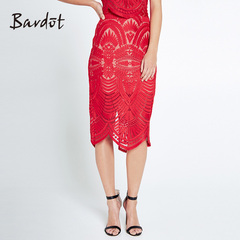 Bardot2017春季新款红色波浪形裙摆蕾丝刺绣铅笔裙37644SB