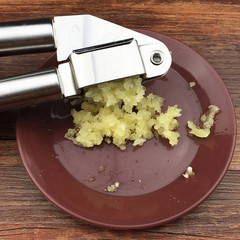 创意厨房家用捣蒜器 金属加厚不锈钢压蒜器砸捻剥绞切倒蒜泥工具