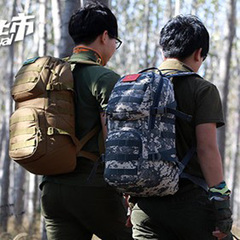 户外登山包40L双肩战术突击包14寸电脑背包冲锋包学生行李包书包